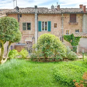 Affittacamere Garden House, Montepulciano Stazione